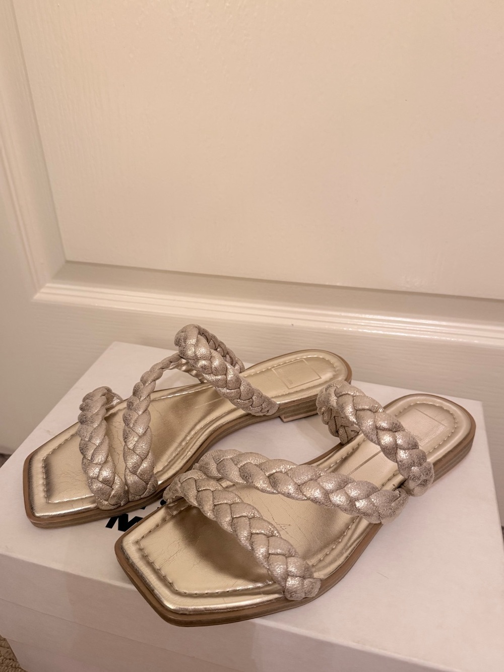Dolce Vita: braided gold slide sandal size 6 - Picture 3 of 3